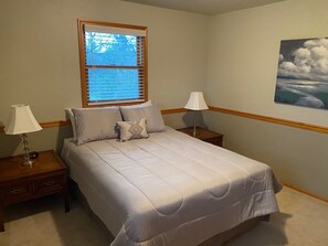 6 bedrooms, WiFi, bed sheets - The Bison on Flathead Lake (Polson)