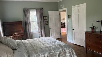 2 habitaciones, tabla de planchar con plancha, wifi y ropa de cama