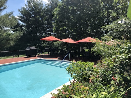 Pool. Quiet Two Bedroom House