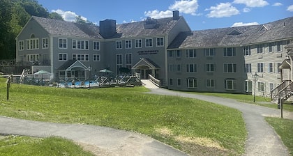 COZY CABIN IN BERKSHIRES RESORT. SKI IN AND OUT. PET FRIENDLY.