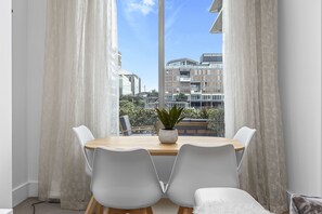 Deluxe-Apartment | Esszimmer