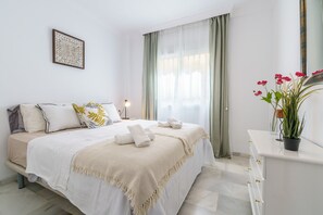 2 bedrooms, iron/ironing board, free WiFi, bed sheets