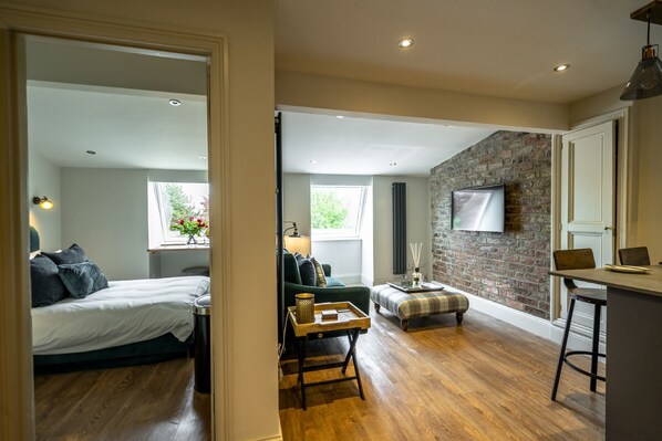 1 chambre, fer et planche à repasser, Internet