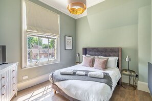 1 chambre, fer et planche à repasser, accès à Internet