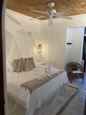 2 chambres, coffres-forts dans les chambres, fer et planche à repasser