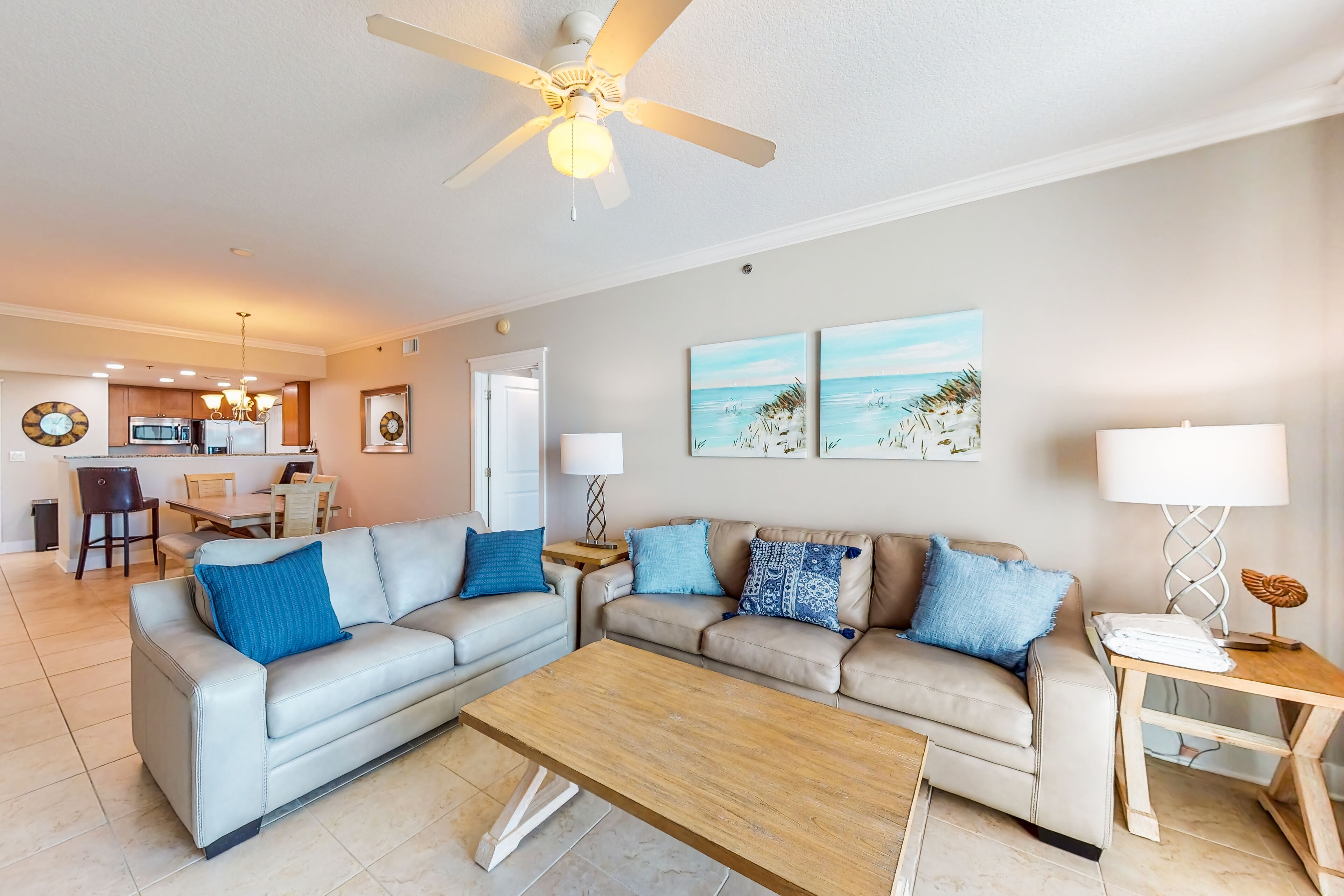 Een televisie en boeken