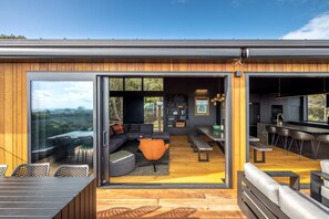 Front of property - Kaitiaki Lodge - Pool & hot tub (Waiheke Island)