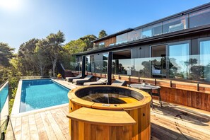 Luxury Villa | Terrace/patio