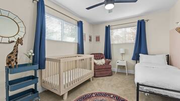 5 Schlafzimmer, Schreibtisch, Bügeleisen/Bügelbrett, kostenloses WLAN