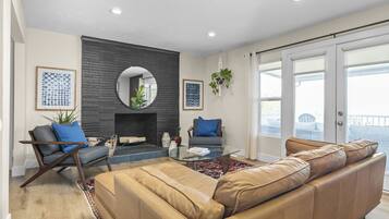 Smart-TV, Kamin, Videospiele, DVD-Player