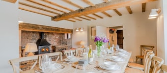 The Hunting Lodge at Ragley Estate - sleeps 16 guests in 7 bedrooms