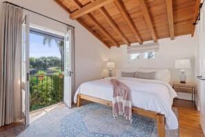 3 habitaciones, escritorio, tabla de planchar con plancha y wifi gratis 