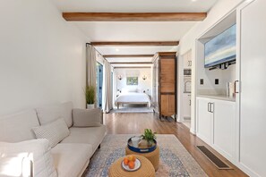 Televisión y chimenea 