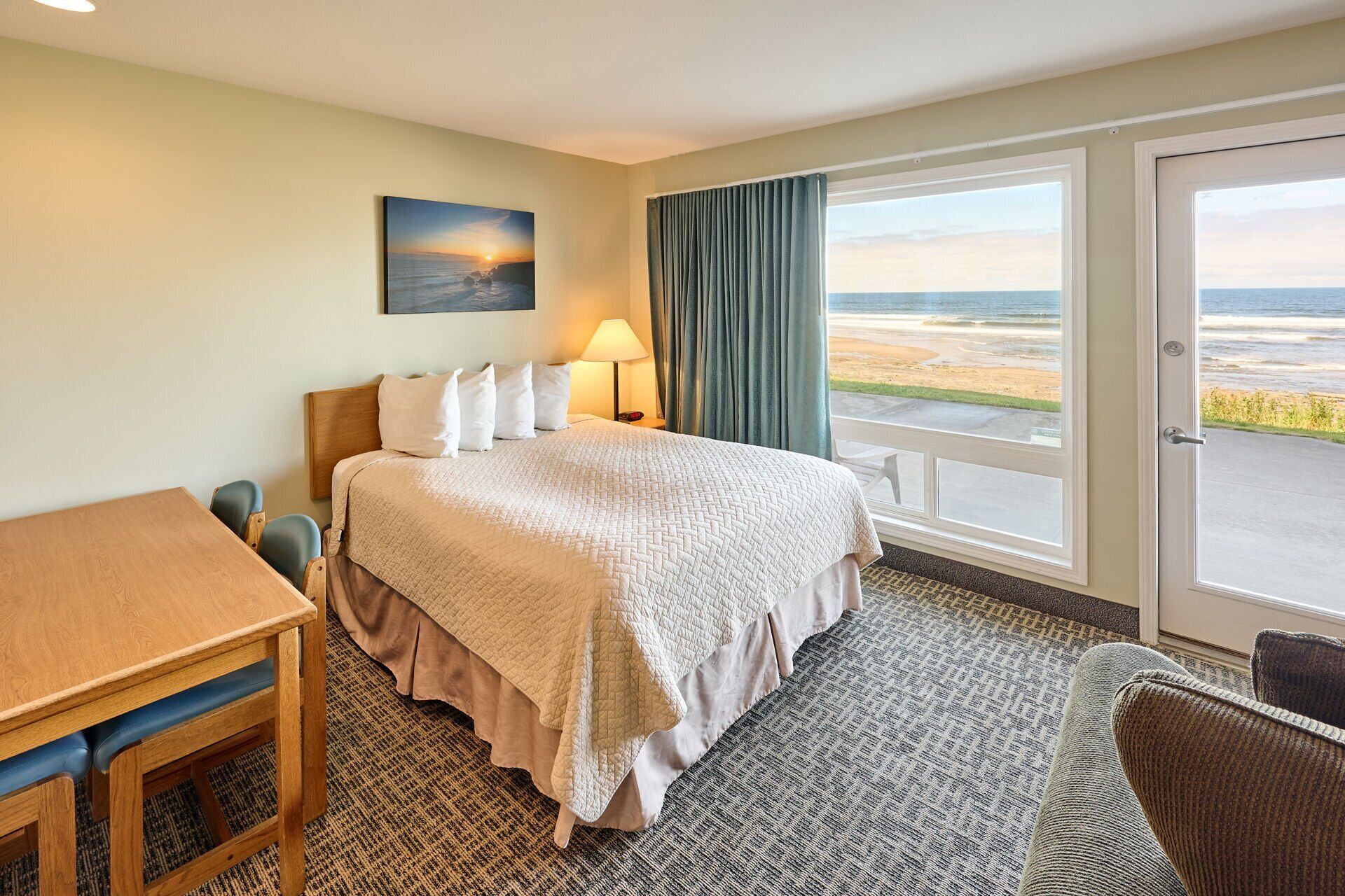 Ocean view studio, no stairs-Full Kitchen, Patio!
