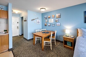 Dining - Accessible Oceanfront Studio With Kitchen & Pool (Lincoln City)