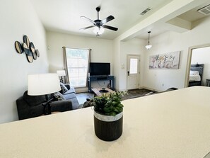 Smart TV - Chateau 16, spacious townhouse in Tickfaw, LA (Tickfaw)