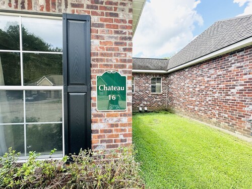 Chateau 16, spacious townhouse in Tickfaw, LA