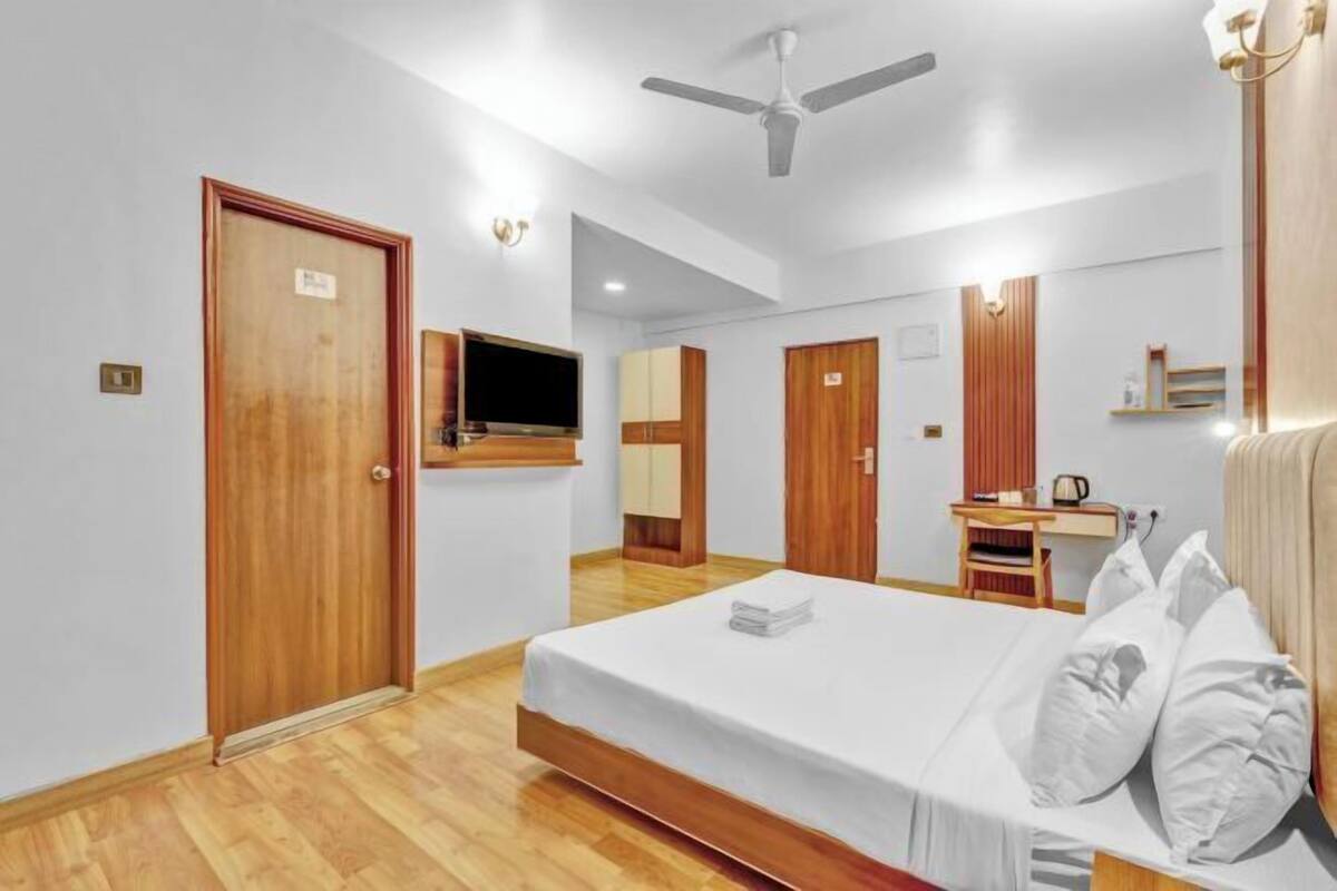 Egyptian cotton sheets, premium bedding, desk, laptop workspace