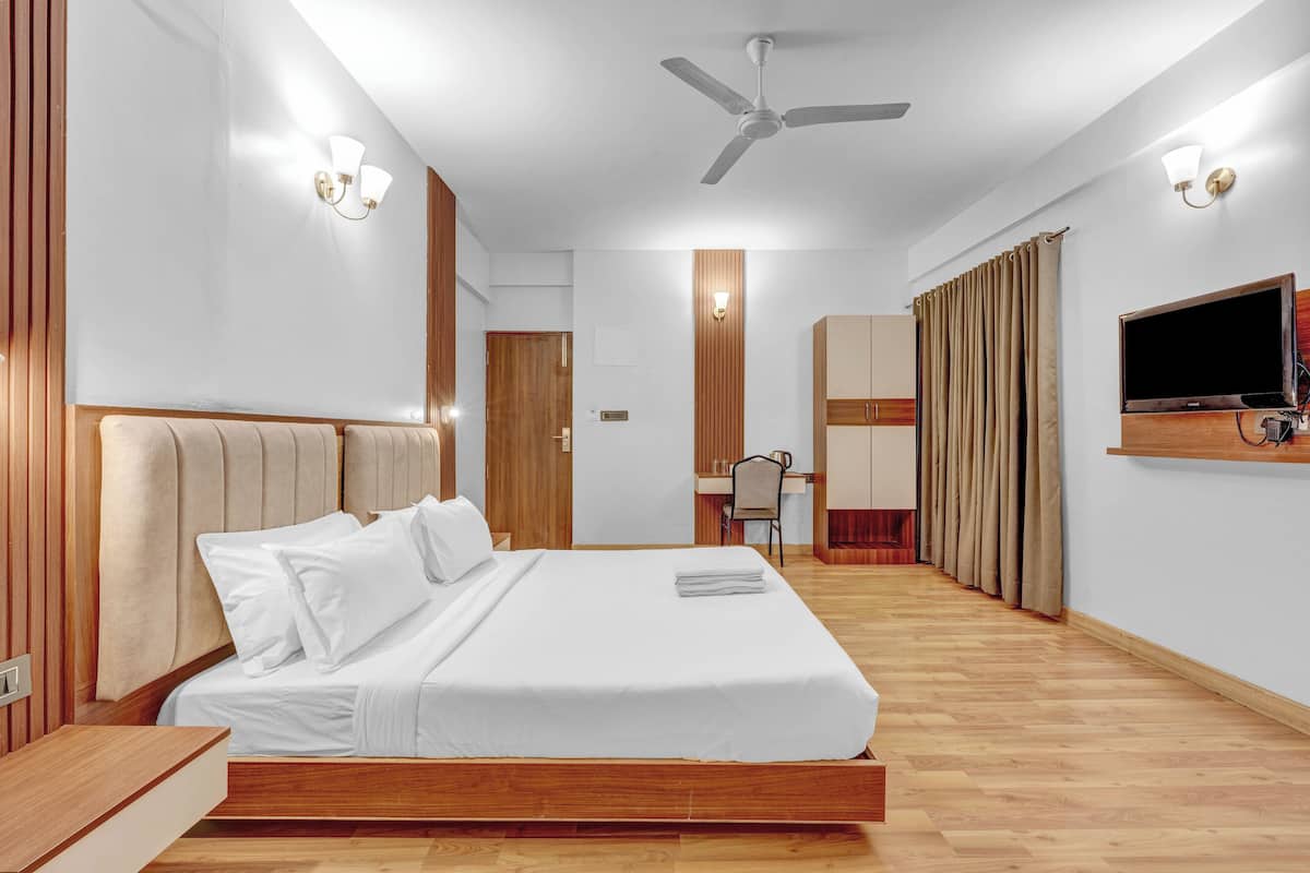 Egyptian cotton sheets, premium bedding, desk, laptop workspace