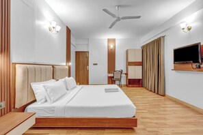 Kahden hengen deluxe-huone | Egyptinpuuvillaiset lakanat, ylelliset vuodevaatteet, työpöytä