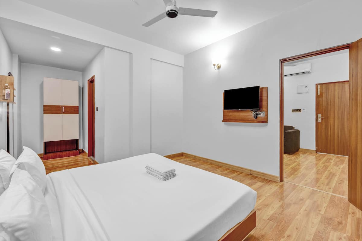 Egyptian cotton sheets, premium bedding, desk, laptop workspace