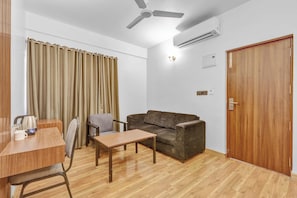 Business Studio Suite | Egyptian cotton sheets, premium bedding, desk, laptop workspace - UPAR Hotels Indiranagar (Bengaluru)