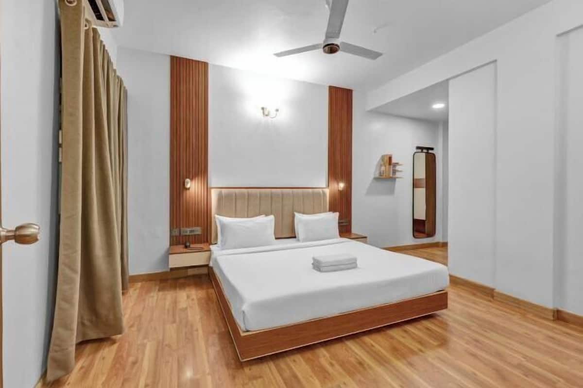 Egyptian cotton sheets, premium bedding, desk, laptop workspace