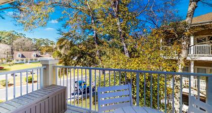 Colony II at Oyster Bay condo | fast WiFi, seasonal pools, hot tub, fitness room