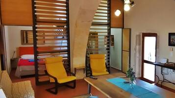 2 bedrooms, iron/ironing board, WiFi