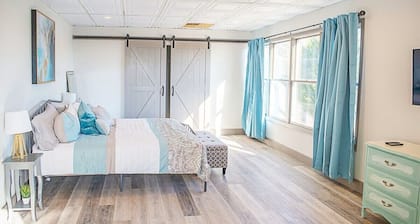The Masterson Tower: Spacious, Modern Stay
