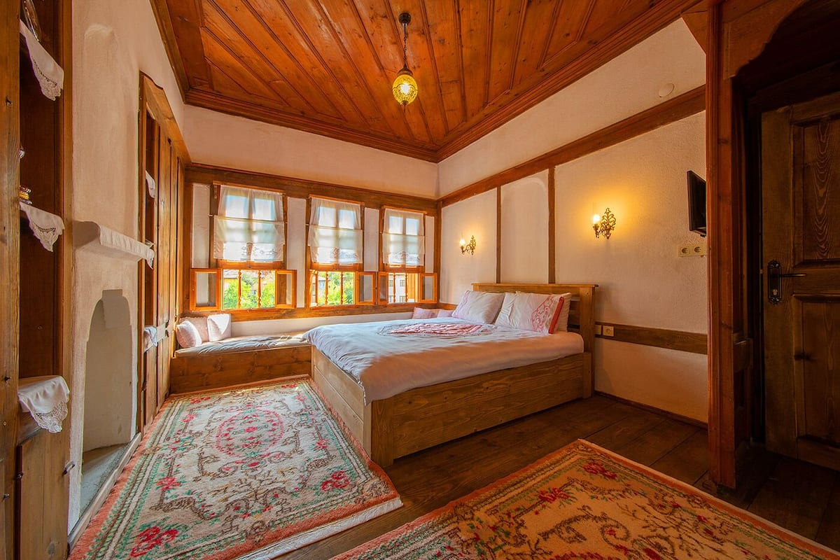 Classic Room, Garden View | Premium bedding, Select Comfort beds, iron/ironing board, bed sheets