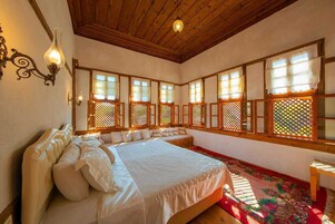 Classic Room, 1 Double Bed, River View | Premium bedding, Select Comfort beds, iron/ironing board, bed sheets