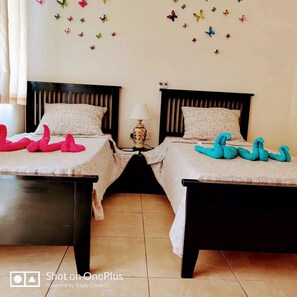 2 bedrooms, iron/ironing board, free WiFi, bed sheets - Angie villa ,5 min to walk sea/mall/shop/gym/super market. (Paphos)