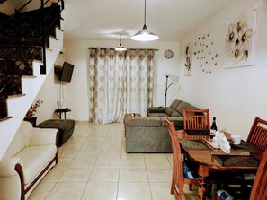 Interior - Angie villa ,5 min to walk sea/mall/shop/gym/super market. (Paphos)