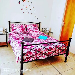 3 bedrooms, iron/ironing board, free WiFi, bed sheets