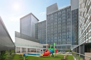 2 outdoor pools, sun loungers - Noble Resort Hotel Melaka (Malacca City)