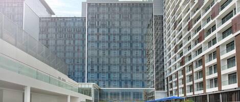 2 piscine all'aperto, lettini