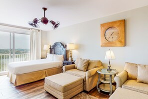 Strygejern/strygebræt, internetforbindelse, sengetøj