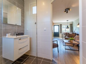 Geladeira, micro-ondas, cooktop, lava-louças