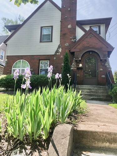 Cozy Retreat @ The Sweet Iris