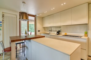 Family Villa, Multiple Bedrooms (Villa Bella Elena Private Swimming) | Private kitchen