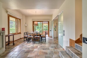 Family Villa, Multiple Bedrooms (Villa Bella Elena Private Swimming) | Dining - Villa Bella Elena Private Swimming Pool (Vergiate)