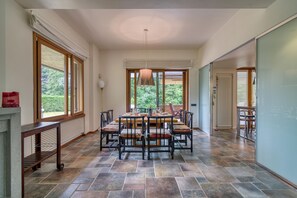 Family Villa, 3 Bedrooms (Villa Bella Elena Private Swimming) | Dining