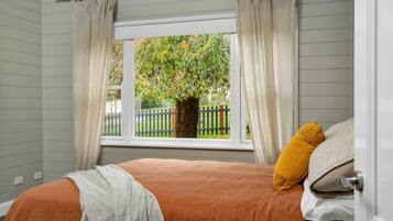 3 Schlafzimmer, Schreibtisch, Bügeleisen/Bügelbrett, WLAN