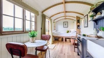 1 bedroom, internet, bed sheets