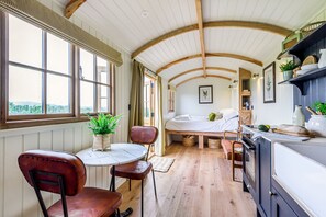 1 多间卧室、上网接入、床单