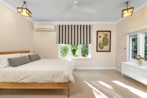 4 bedrooms, iron/ironing board, WiFi, bed sheets