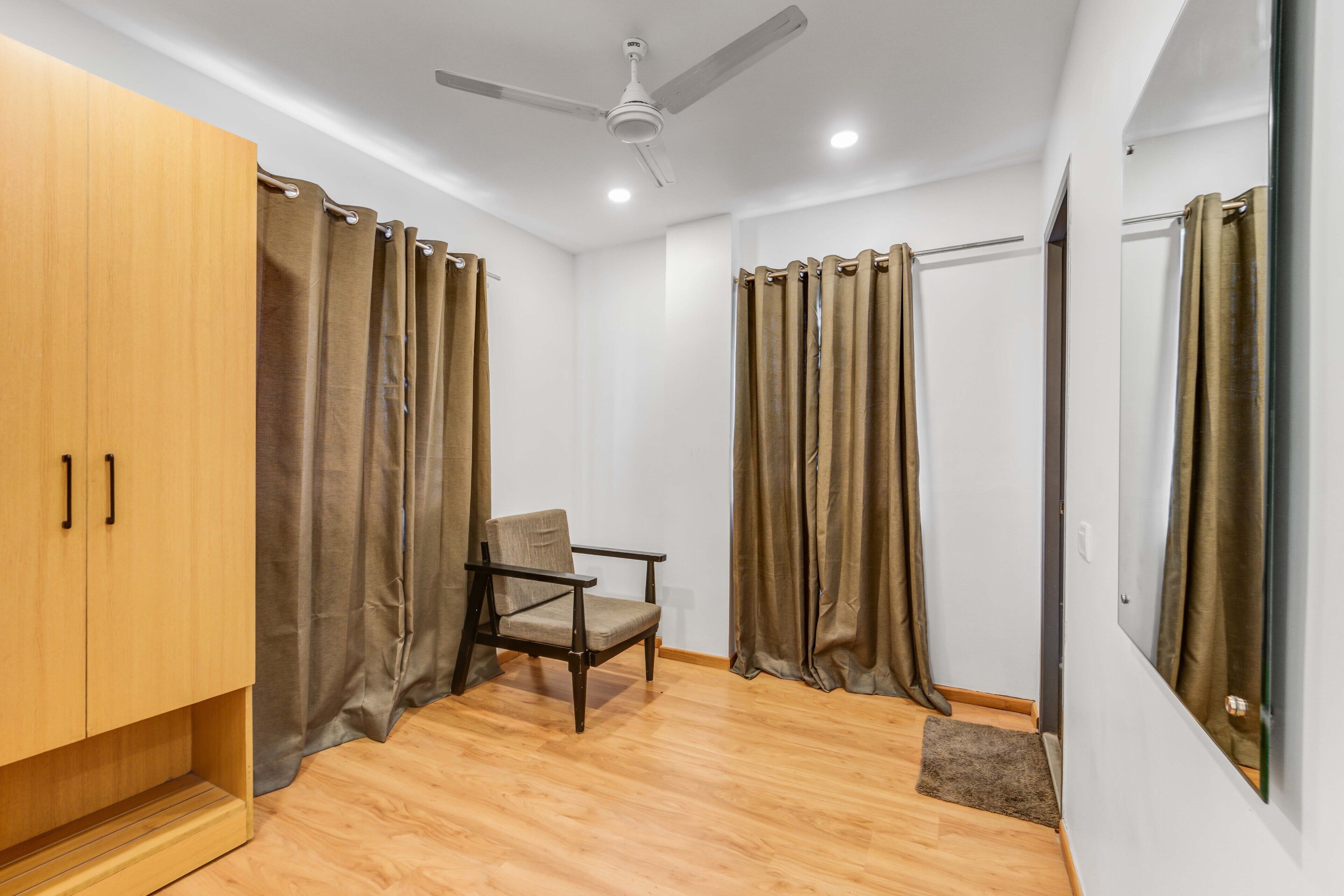 Quarto duplo | Roupas de cama antialérgicas, escrivaninha