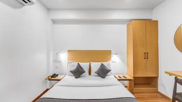 Deluxe Double Room | Hypo-allergenic bedding available, desk, laptop workspace
