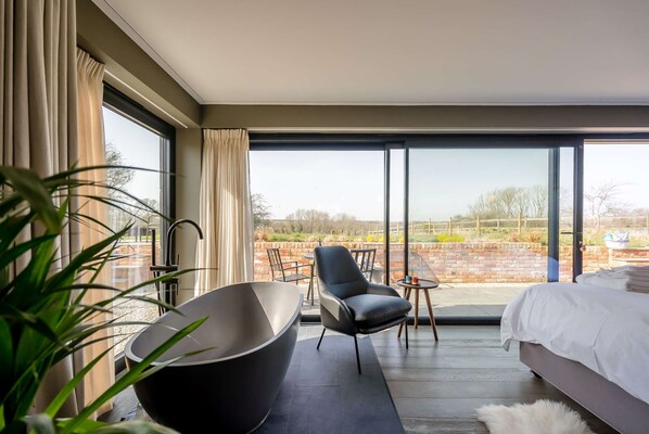 2 soverom, strykejern/-brett, wi-fi (mot et tillegg) og sengetøy